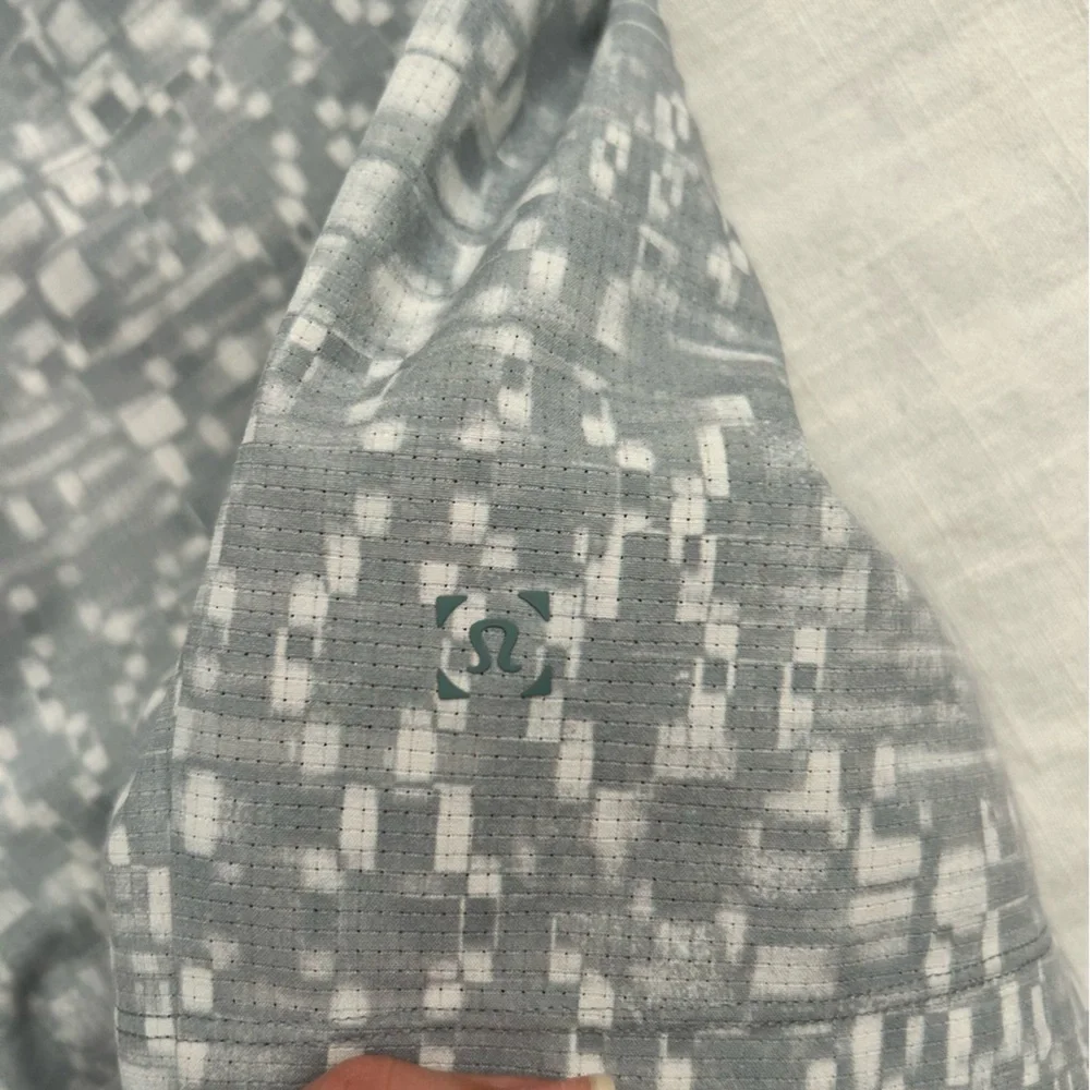 Lululemon men’s shorts - Picture 2 of 3